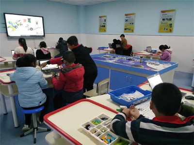 科技點燃夢想 創新引領未來——盱眙縣舊鋪小學科技教育之機器人社團活動